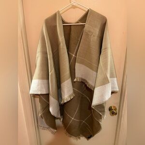 Banana Republic Tan Textured Plaid Tartan Poncho Cape Wrap